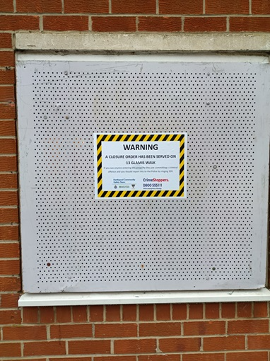 Notice pinned to 13 Glamis walk