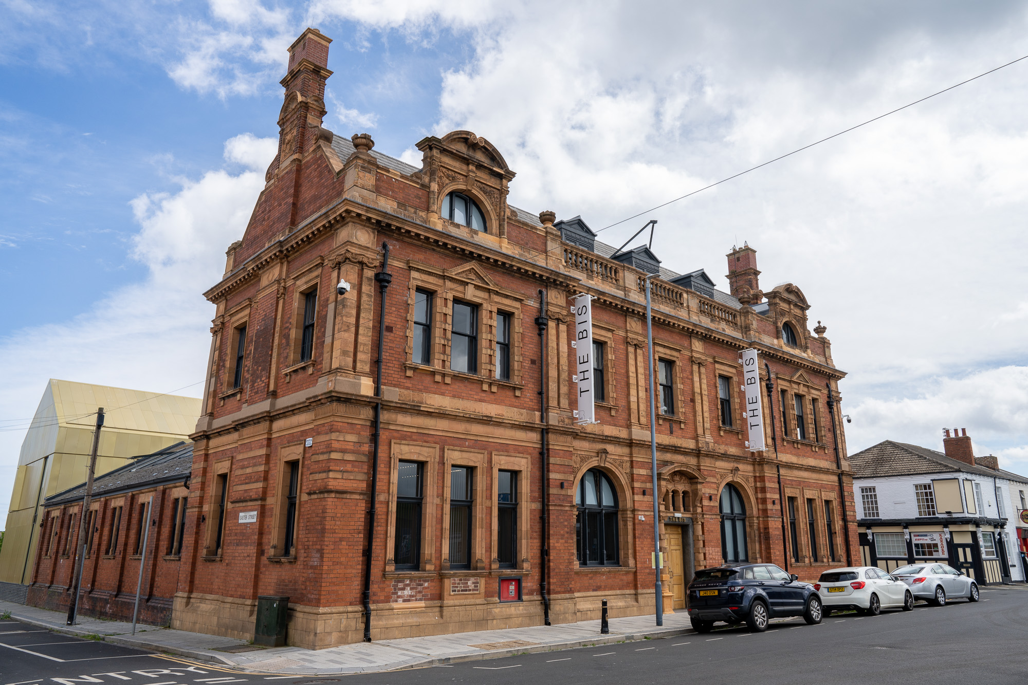 Exterior of The Bis