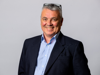 Headshot Ed doyle councillor in suit jacket and blue shirt