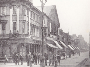 Early photo of Faience with additional balustrade